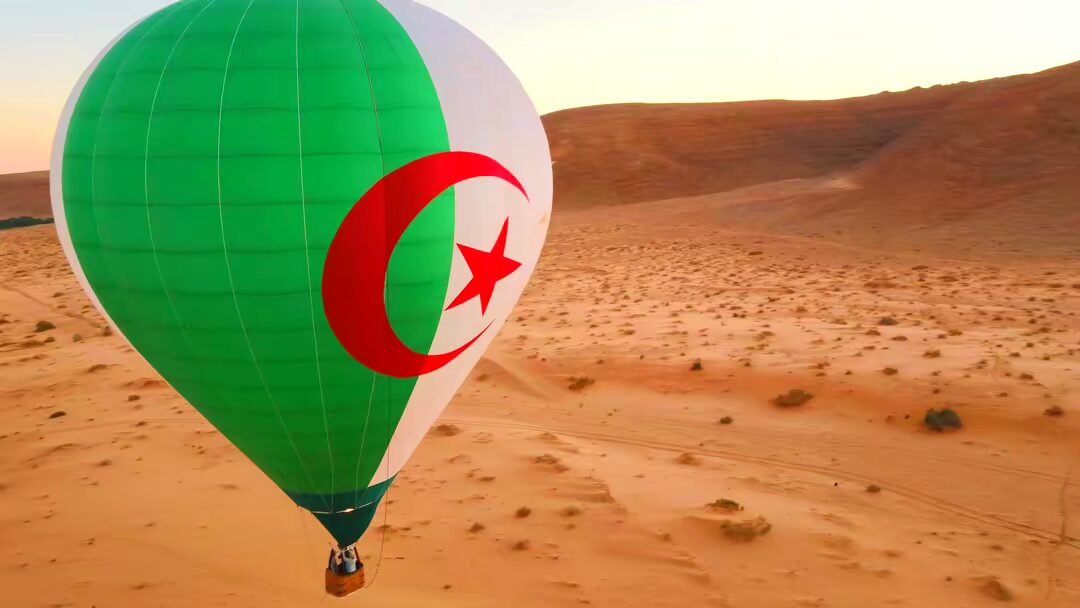 Rassemblement de montgolfières à Timimoun 2026 dans le sahara algérien