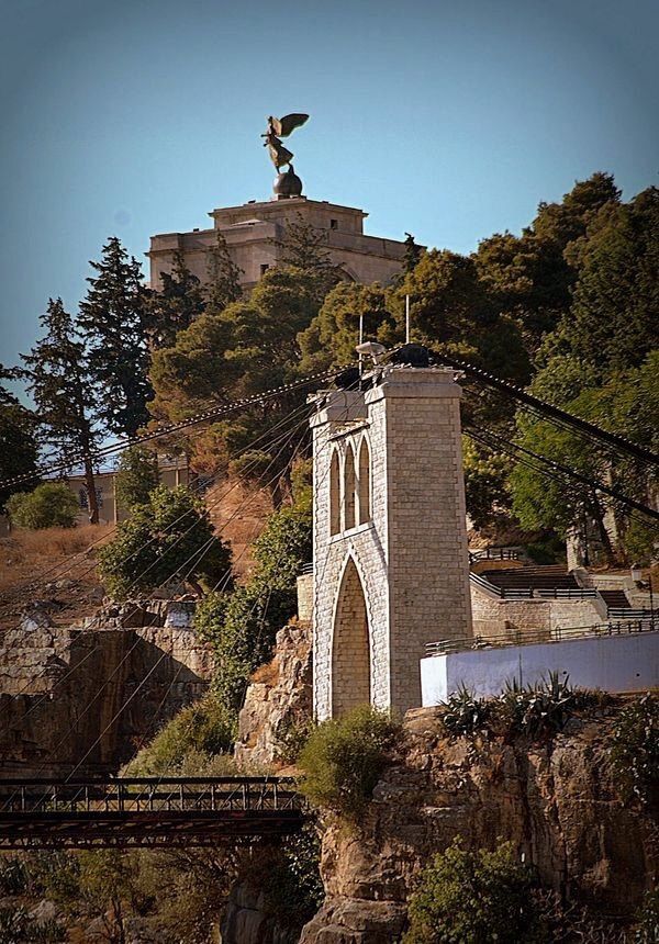 Pont Sidi Mcid a Constantine en Algerie surplombant les gorges du Rhumel